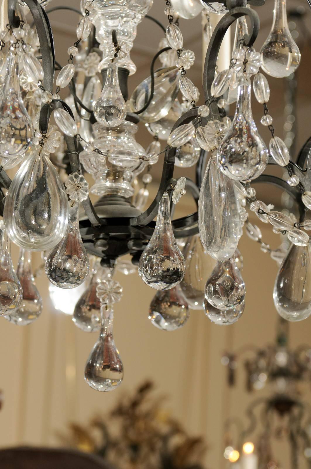 Lampadario francese in stile Luigi XV con struttura in metallo nero e cristalli trasparenti, 1890 in vendita 2