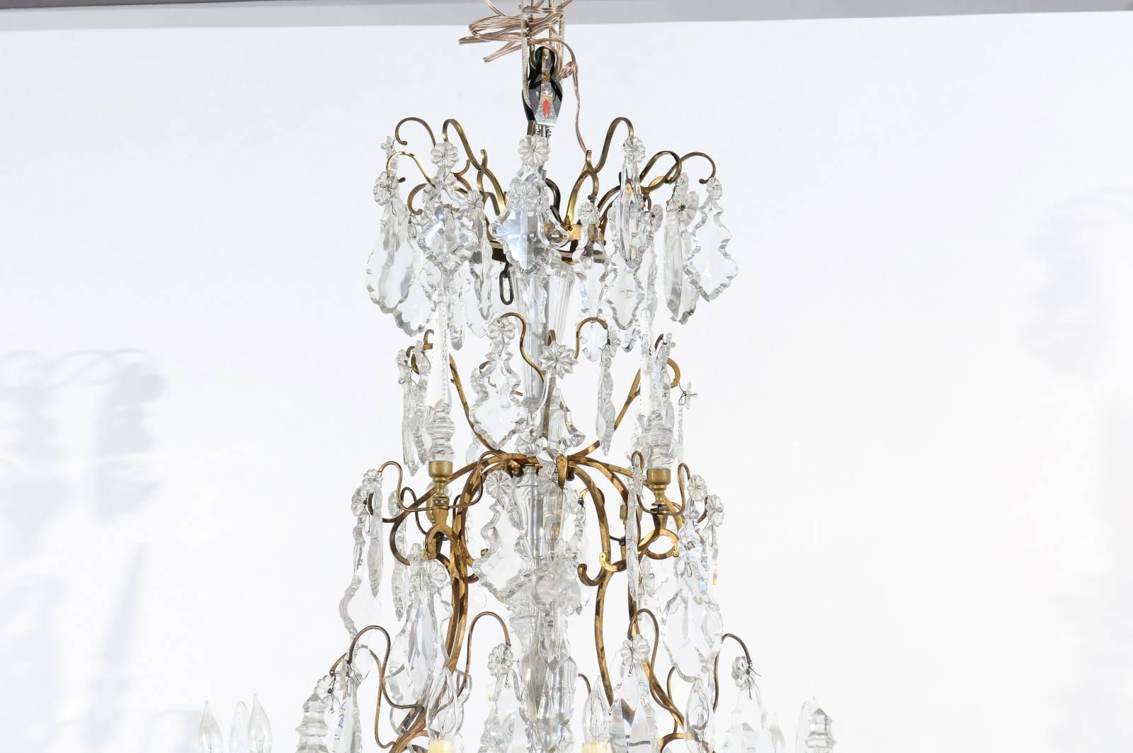 French Crystal & Bronze Louis XV Style Chandelier with 12 Lights, 19th Century France For Sale