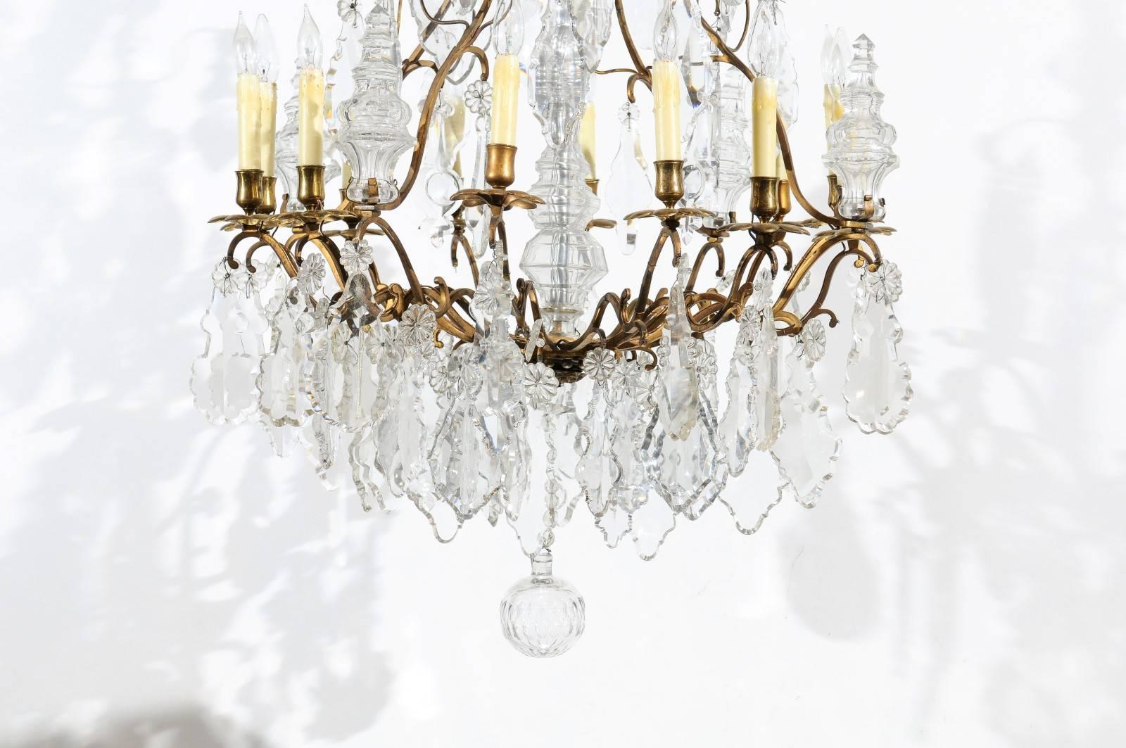 Crystal & Bronze Louis XV Style Chandelier with 12 Lights, 19th Century France For Sale 1