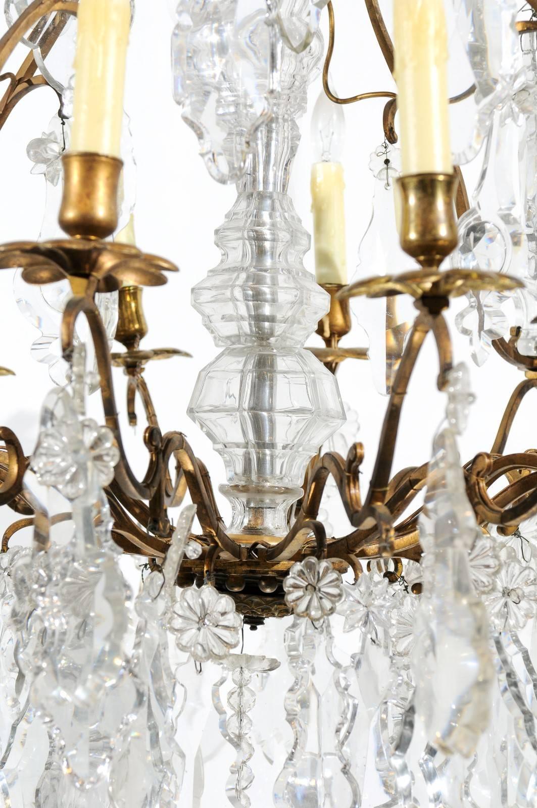 Crystal & Bronze Louis XV Style Chandelier with 12 Lights, 19th Century France For Sale 4