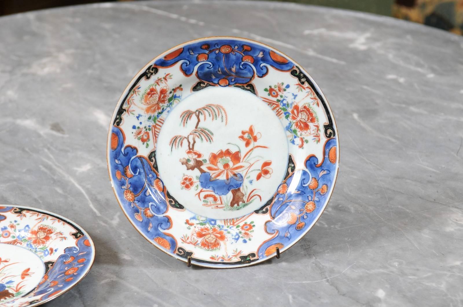 Pair of 18th Century Chinese Export Imari Plates In Good Condition For Sale In Atlanta, GA