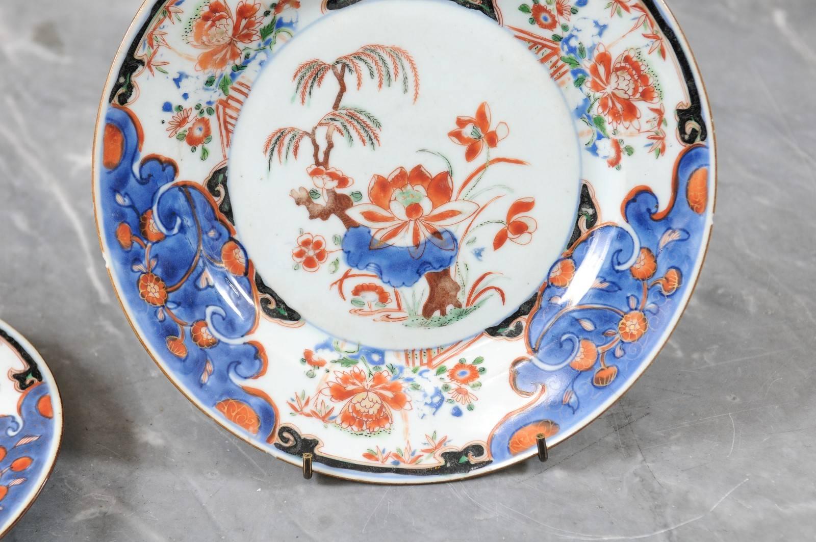 Porcelaine Paire d'assiettes Imari d'exportation chinoise du 18ème siècle en vente