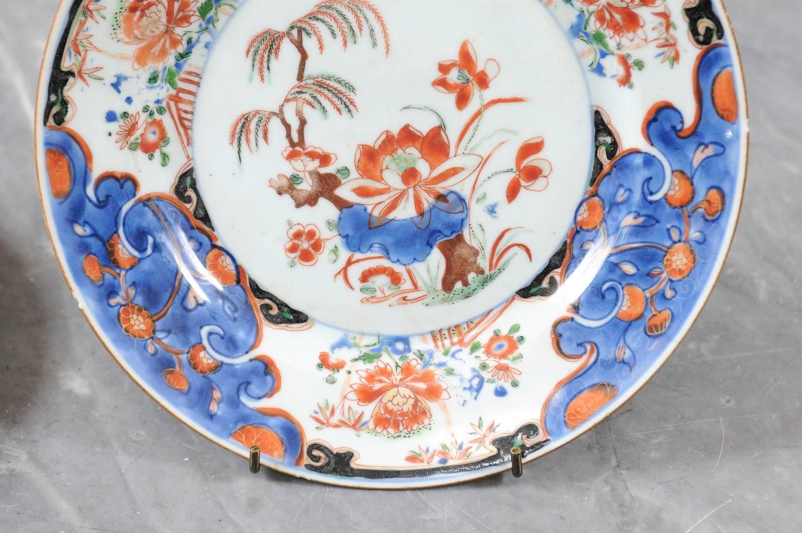 Paire d'assiettes Imari d'exportation chinoise du 18ème siècle en vente 2