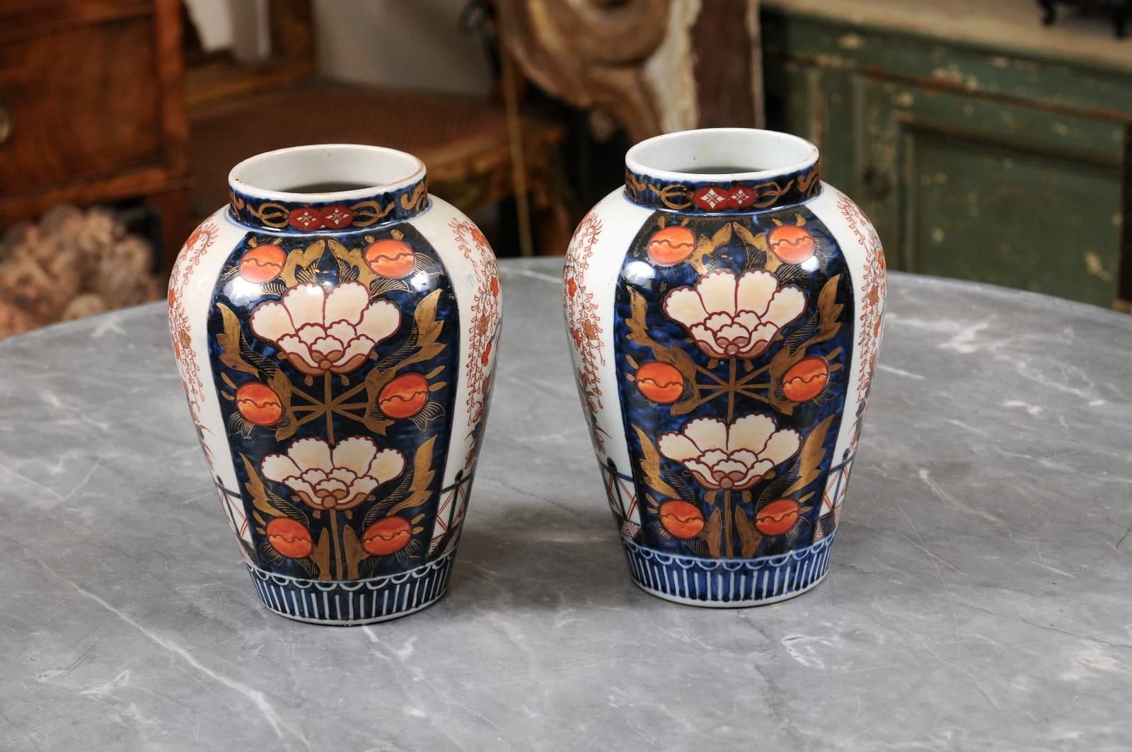 Paar chinesische Imari-Vasen für den Export, ca. 1780 im Angebot 2