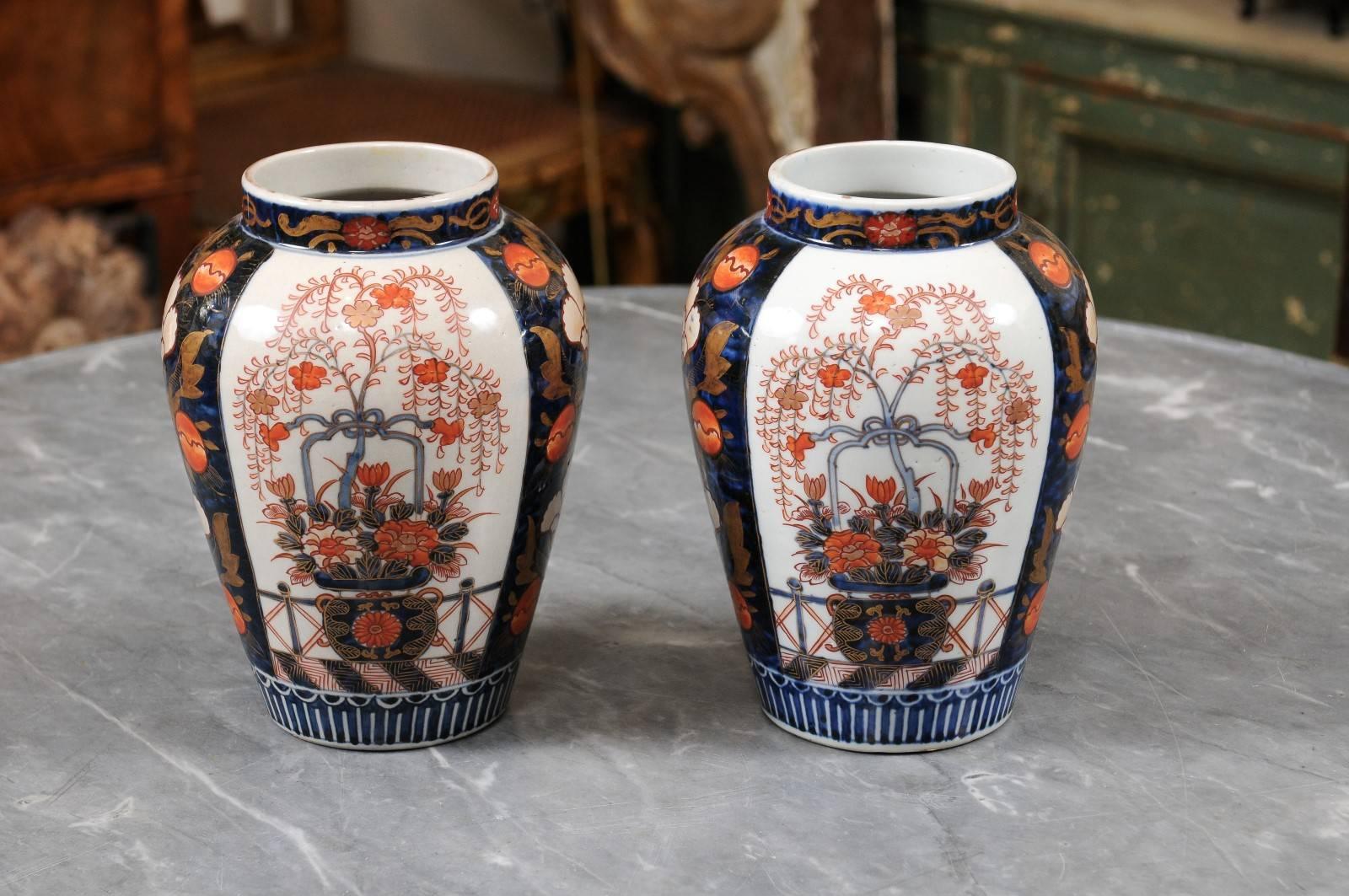 Paar chinesische Imari-Vasen für den Export, ca. 1780 im Angebot 3