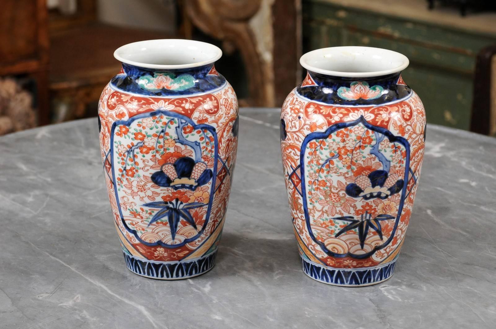 Pair of 19th Century Imari Vases with Green, ca. 1870 For Sale 1