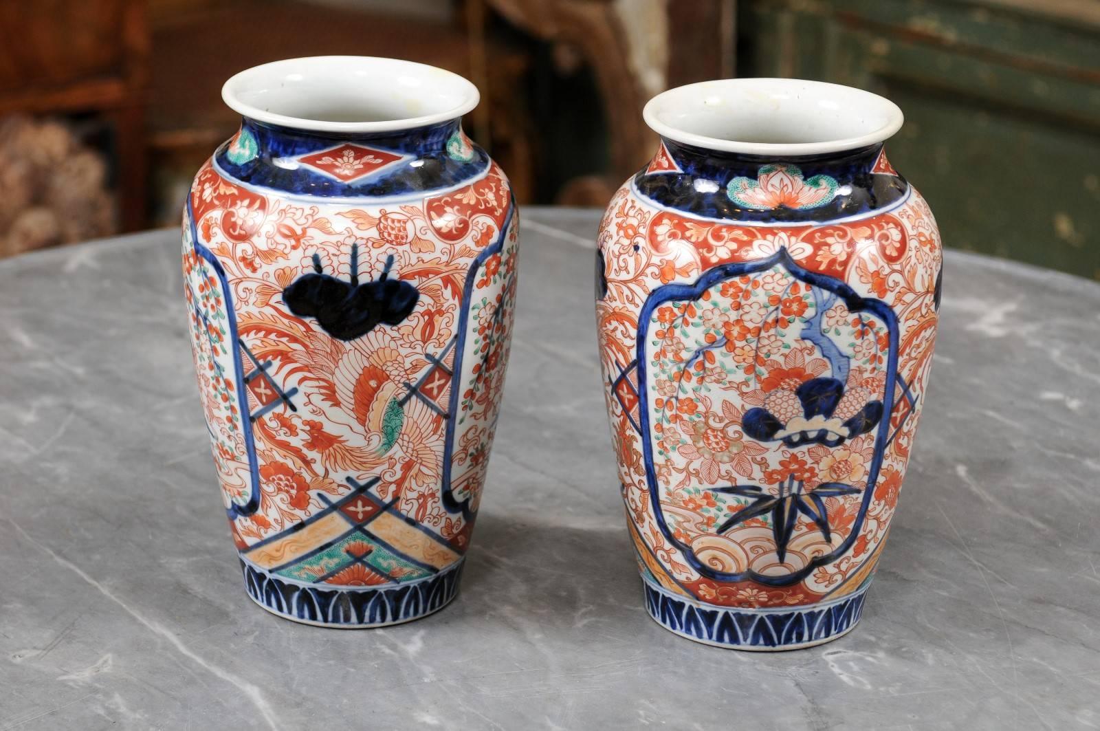 Pair of 19th Century Imari Vases with Green, ca. 1870 For Sale 2