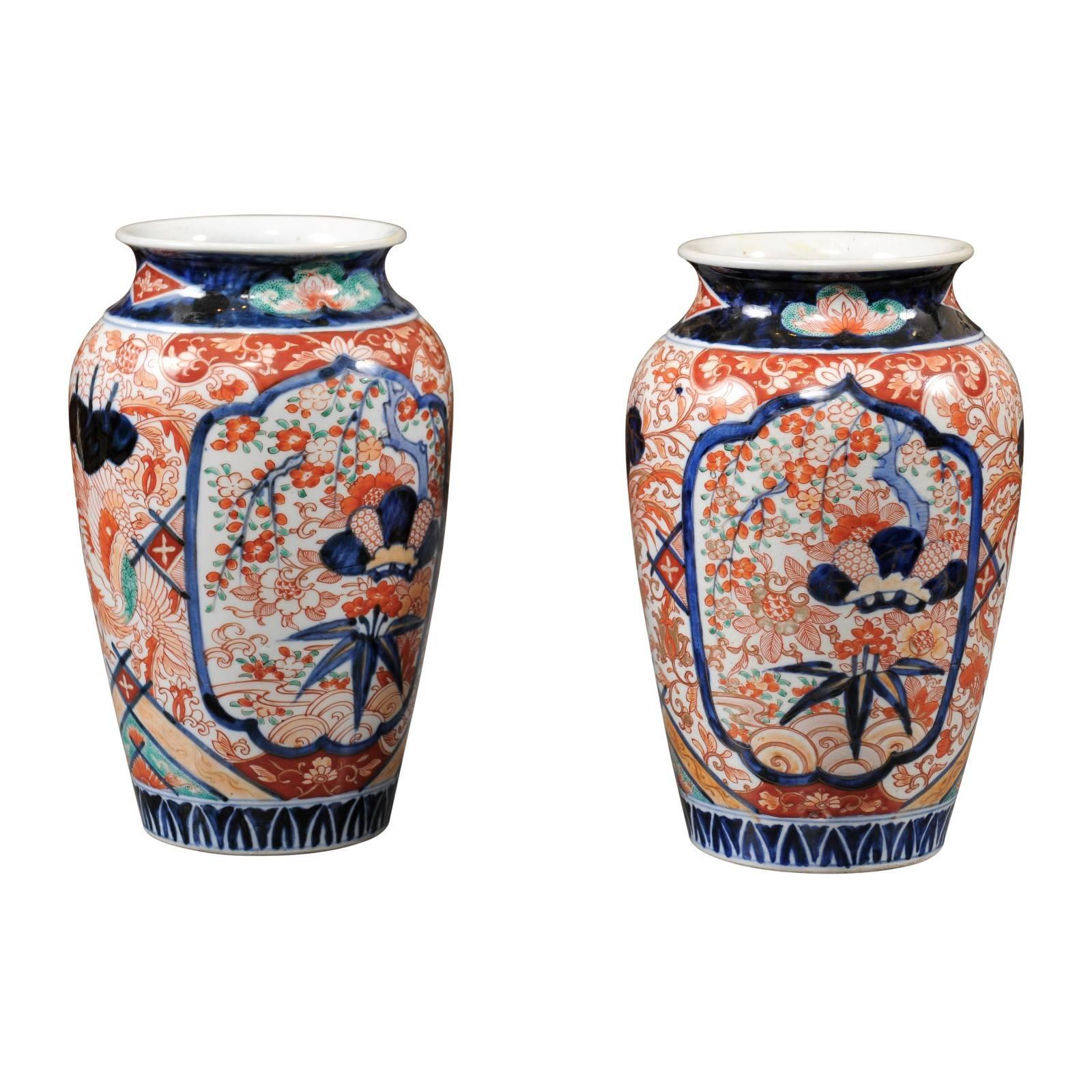 Pair of 19th Century Imari Vases with Green, ca. 1870 For Sale