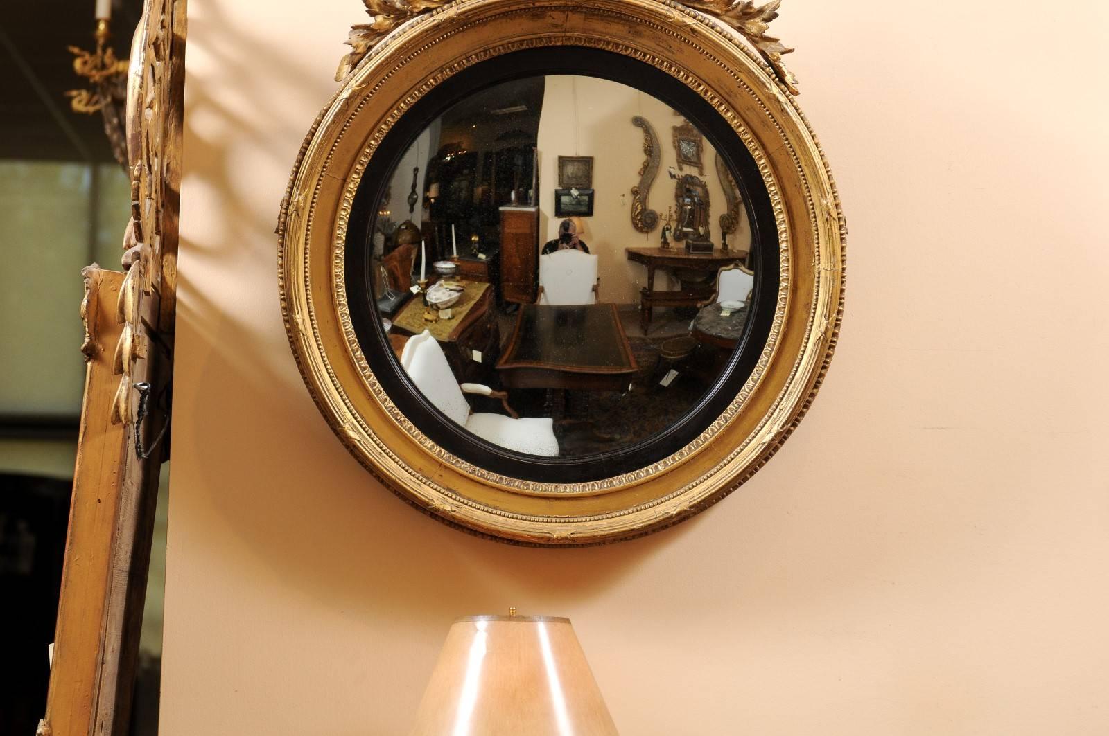 19th Century English Regency Giltwood Bullseye Convex Mirror with Eagle Crest, circa 1820