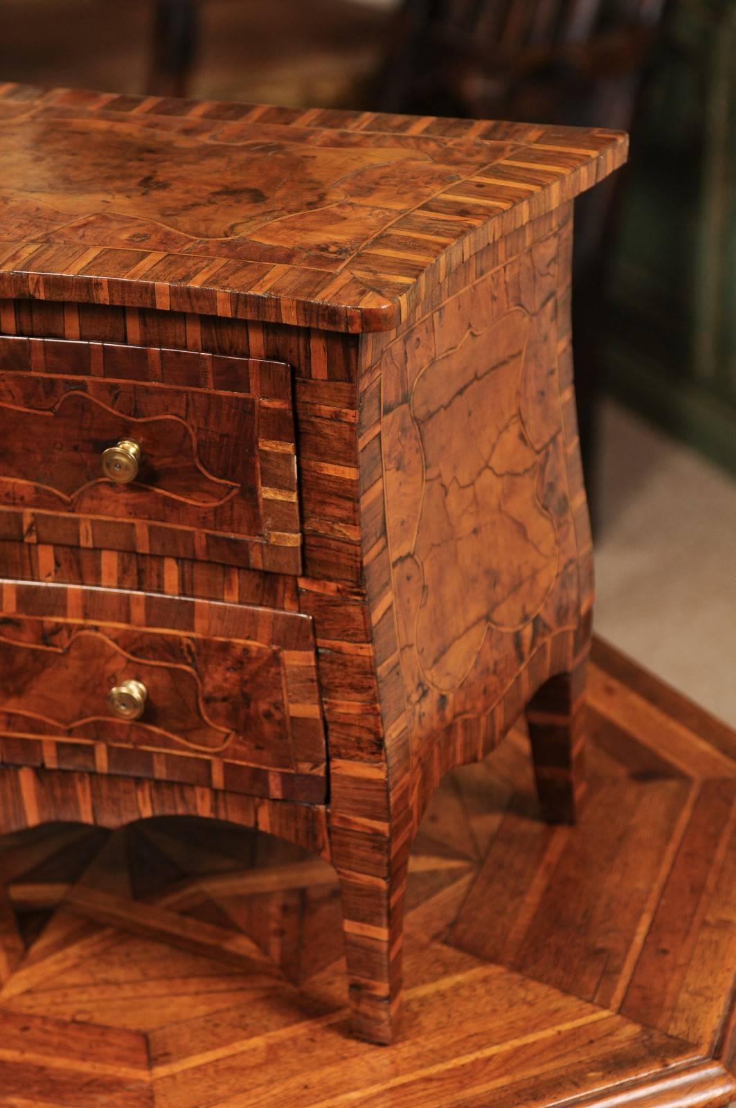 Early 19th Century Italian Inlaid Apprentice Commode in Fruitwood, Elm, & Walnut In Good Condition In Atlanta, GA