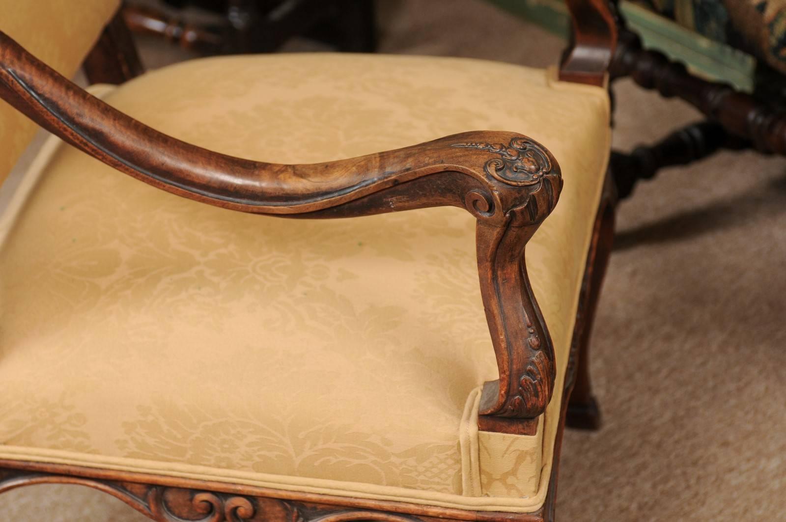 Regence Period Fauteuil in Walnut, France ca. 1720 For Sale 3