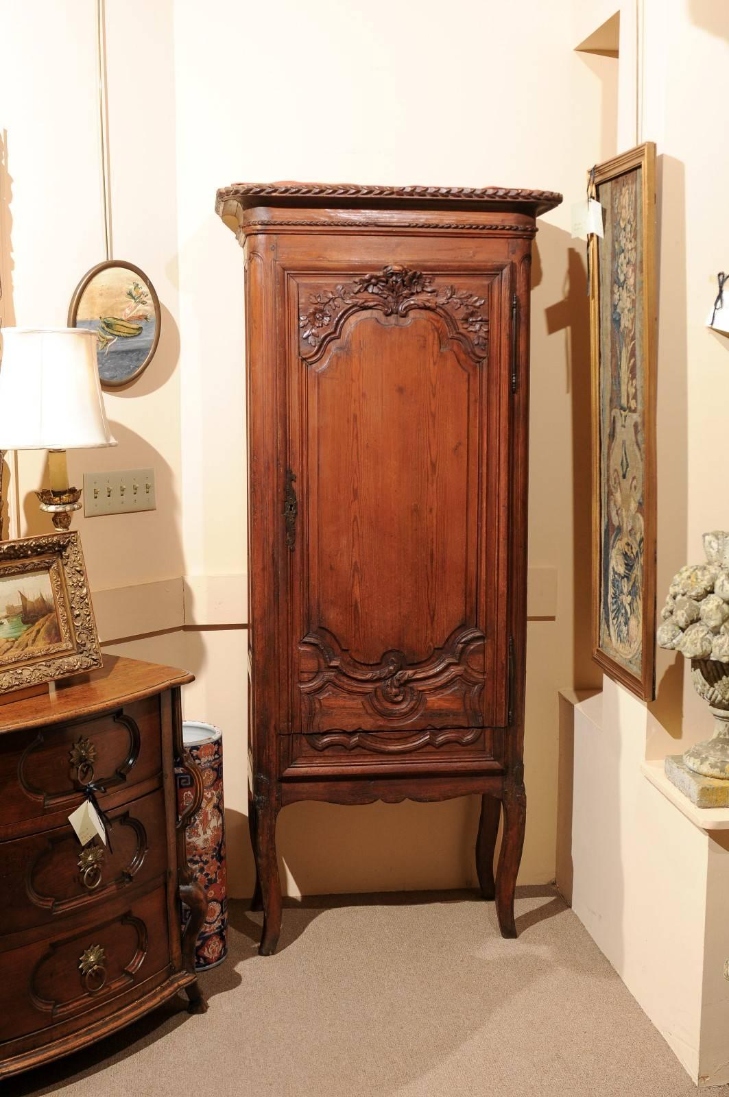 Petite French Louis XV Pine Bonnetiere, Mid-18th Century In Good Condition In Atlanta, GA