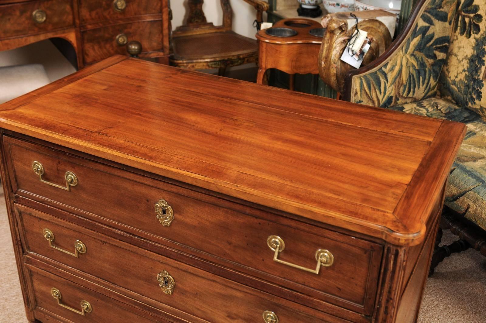 Late 18th Century French Louis XVI Walnut Commode In Good Condition In Atlanta, GA