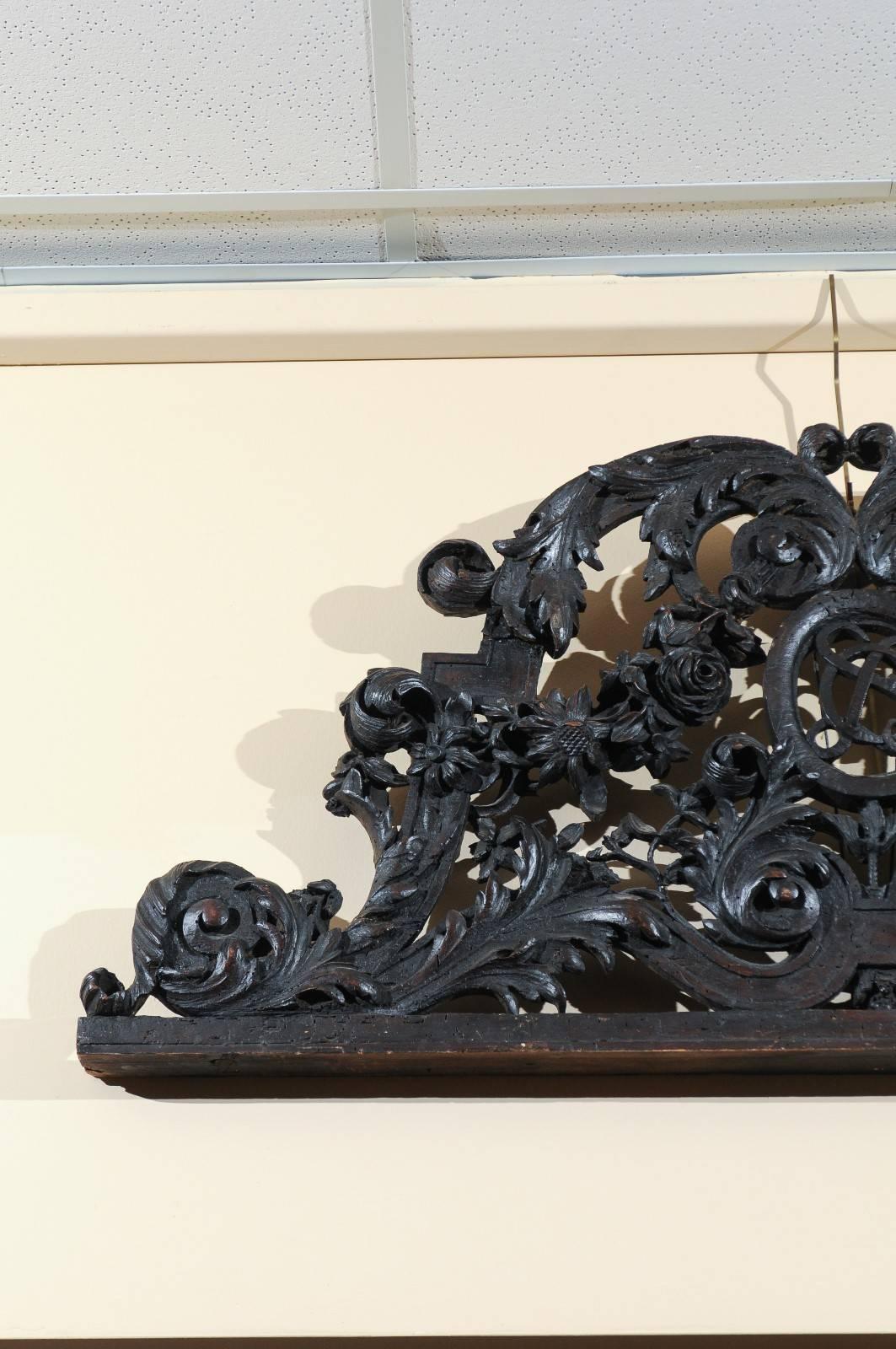 Louis XIV Carved Oak Overdoor with Floral Garland Motif, France, circa 1780 In Good Condition For Sale In Atlanta, GA