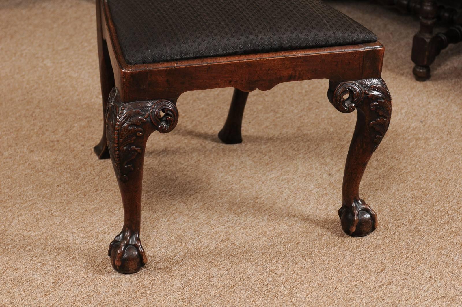 18th Century English Chippendale Side Chair in Walnut with Pierced Back Splat 1