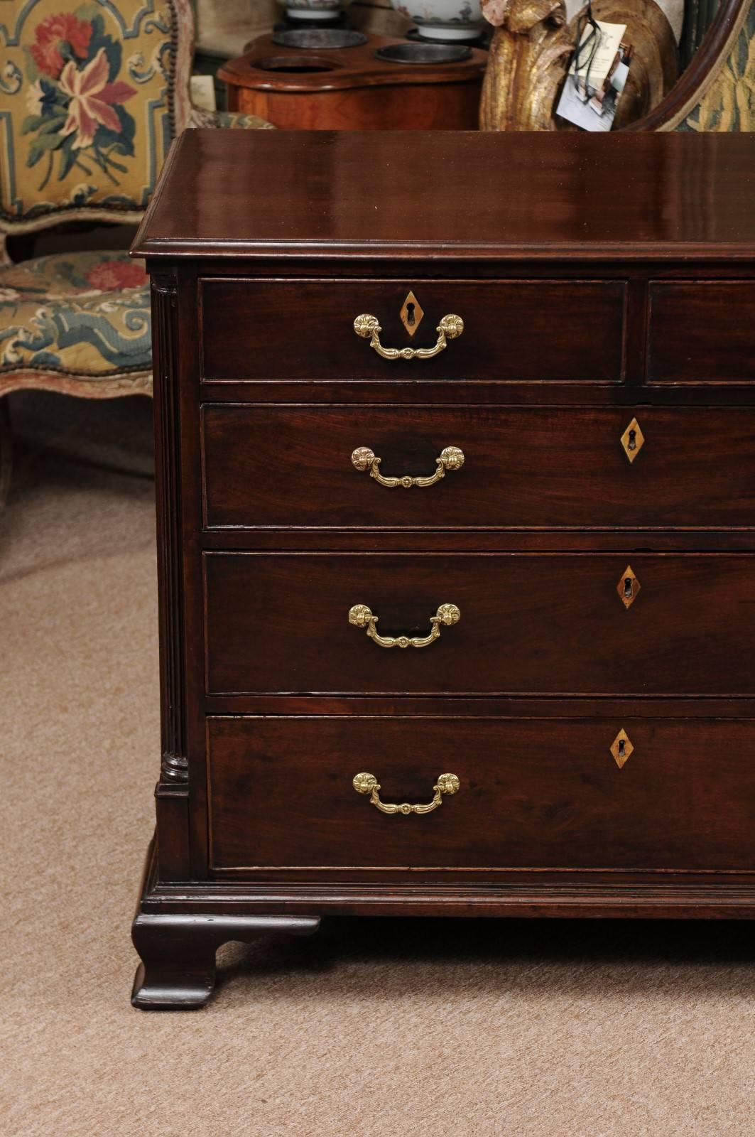 18th Century English George III Mahogany Chest with 5 Drawers In Good Condition In Atlanta, GA