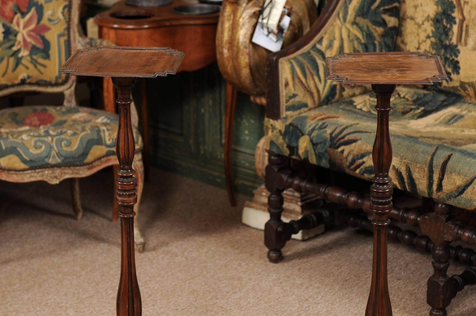 Pair of English George IV Style Mahogany Candle Stands, Late 19th/Early 20th C In Good Condition For Sale In Atlanta, GA