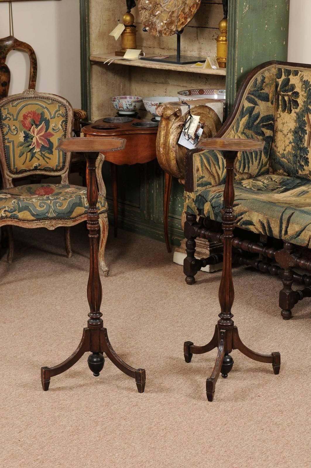 20th Century Pair of English George IV Style Mahogany Candle Stands, Late 19th/Early 20th C For Sale