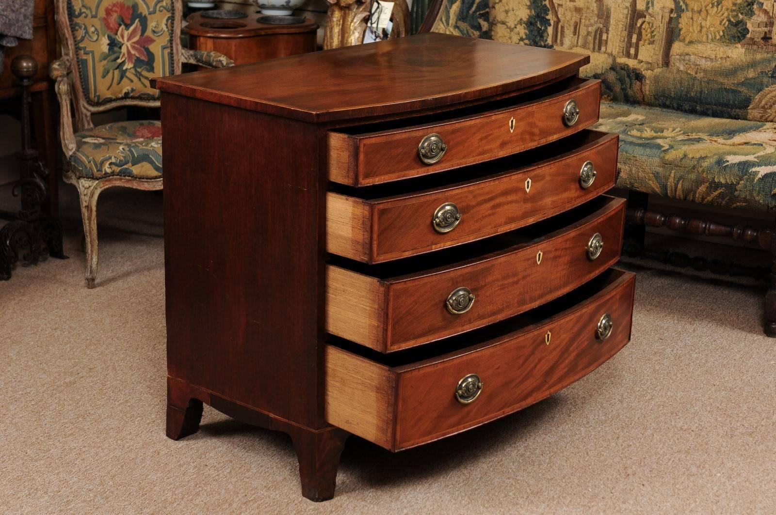 Early 19th Century English Sheraton Bowfront Chest with Splay Feet For Sale 1