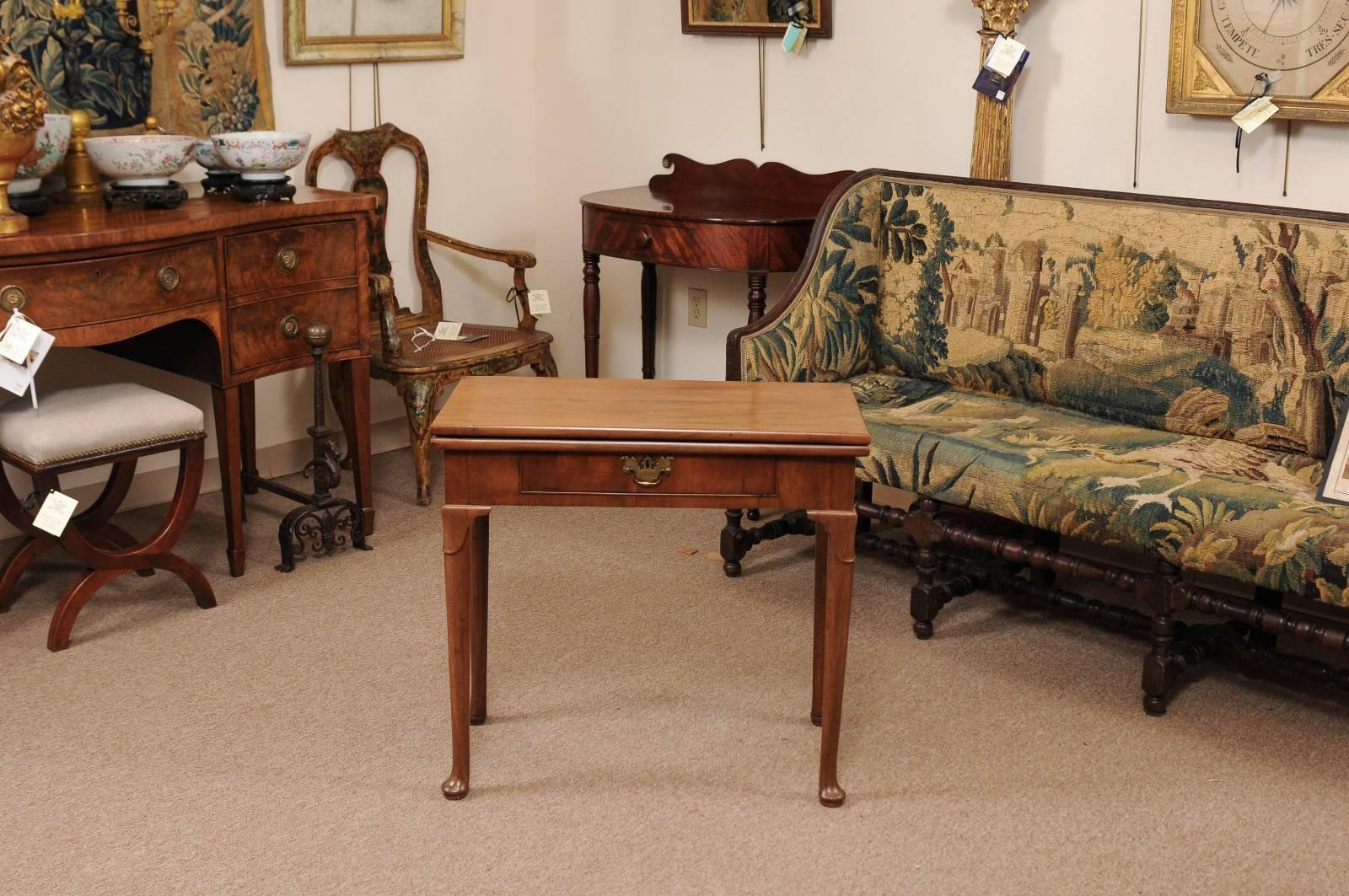 Mid-18th century English flip-top game table in mahogany with drawer and gate leg.