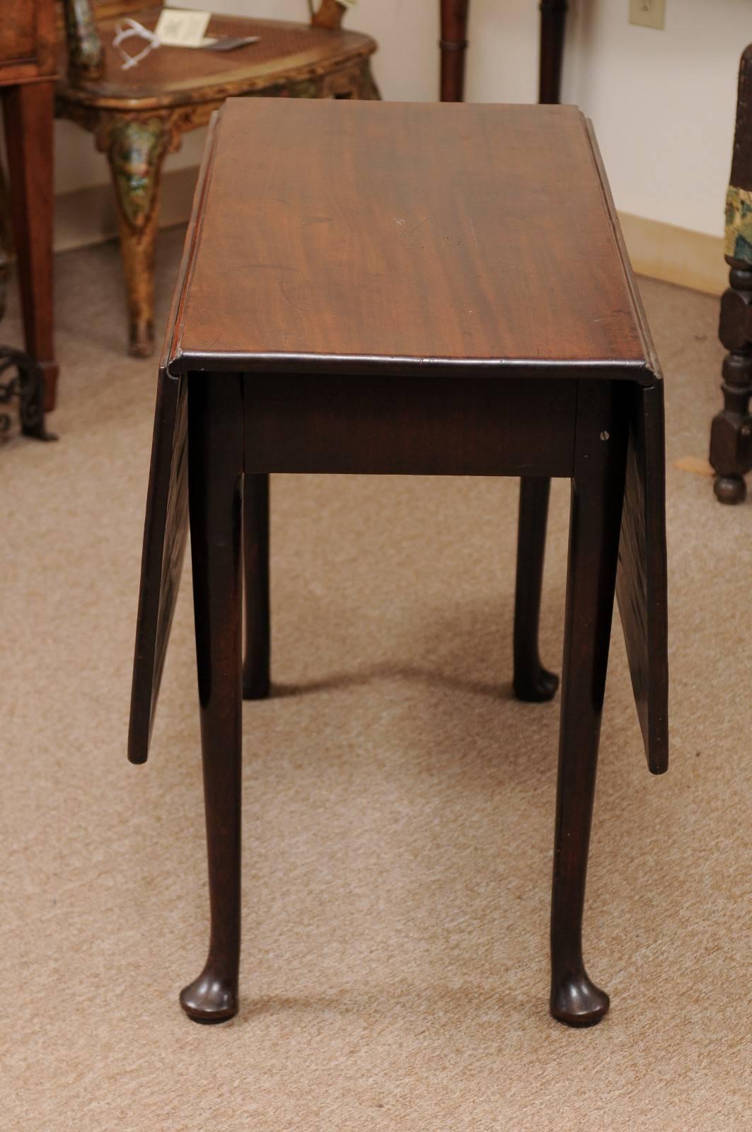 18th Century Mahogany Drop Leaf Table with Pad Feet, England For Sale 2