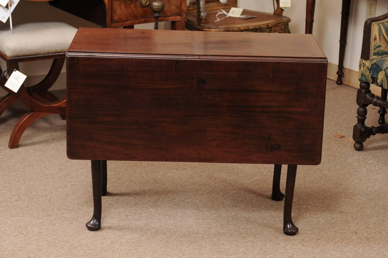 18th Century Mahogany Drop Leaf Table with Pad Feet, England For Sale 1