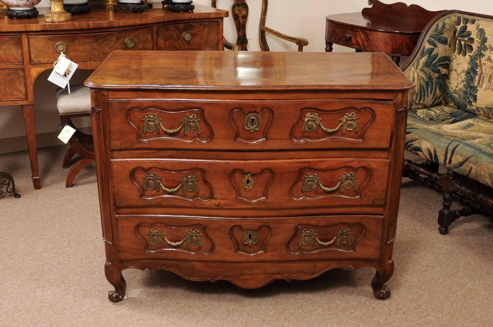 Louis XV Period Walnut Commode with 3 Drawers, France, circa 1760 In Good Condition For Sale In Atlanta, GA