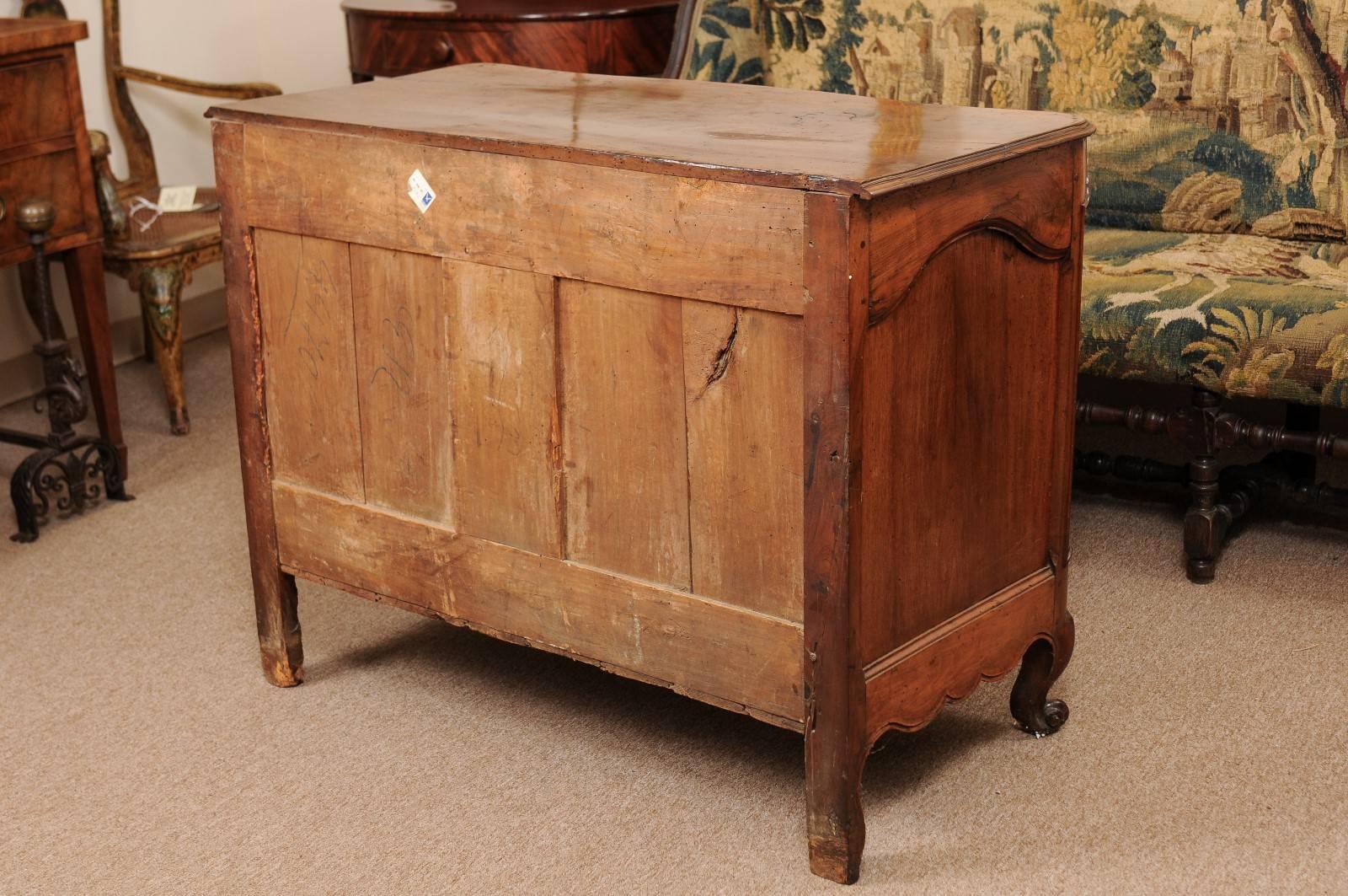 Louis XV Period Walnut Commode with 3 Drawers, France, circa 1760 For Sale 5