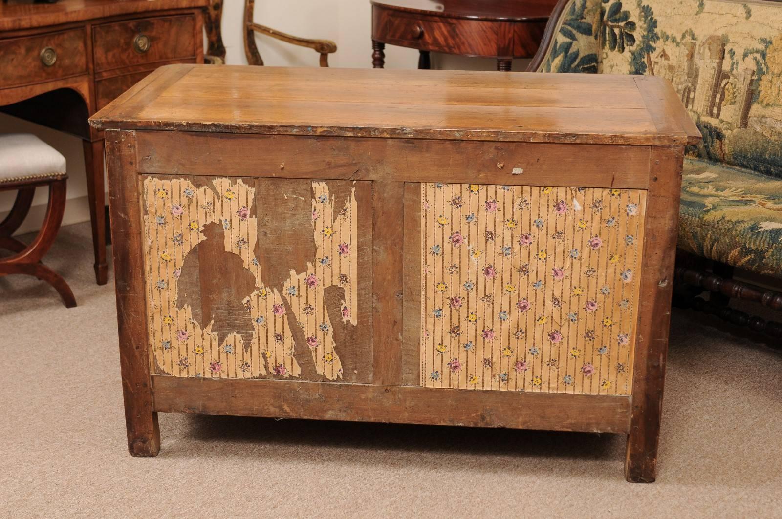 Louis XV Walnut Commode with 3 Drawers, France circa 1780 In Good Condition In Atlanta, GA