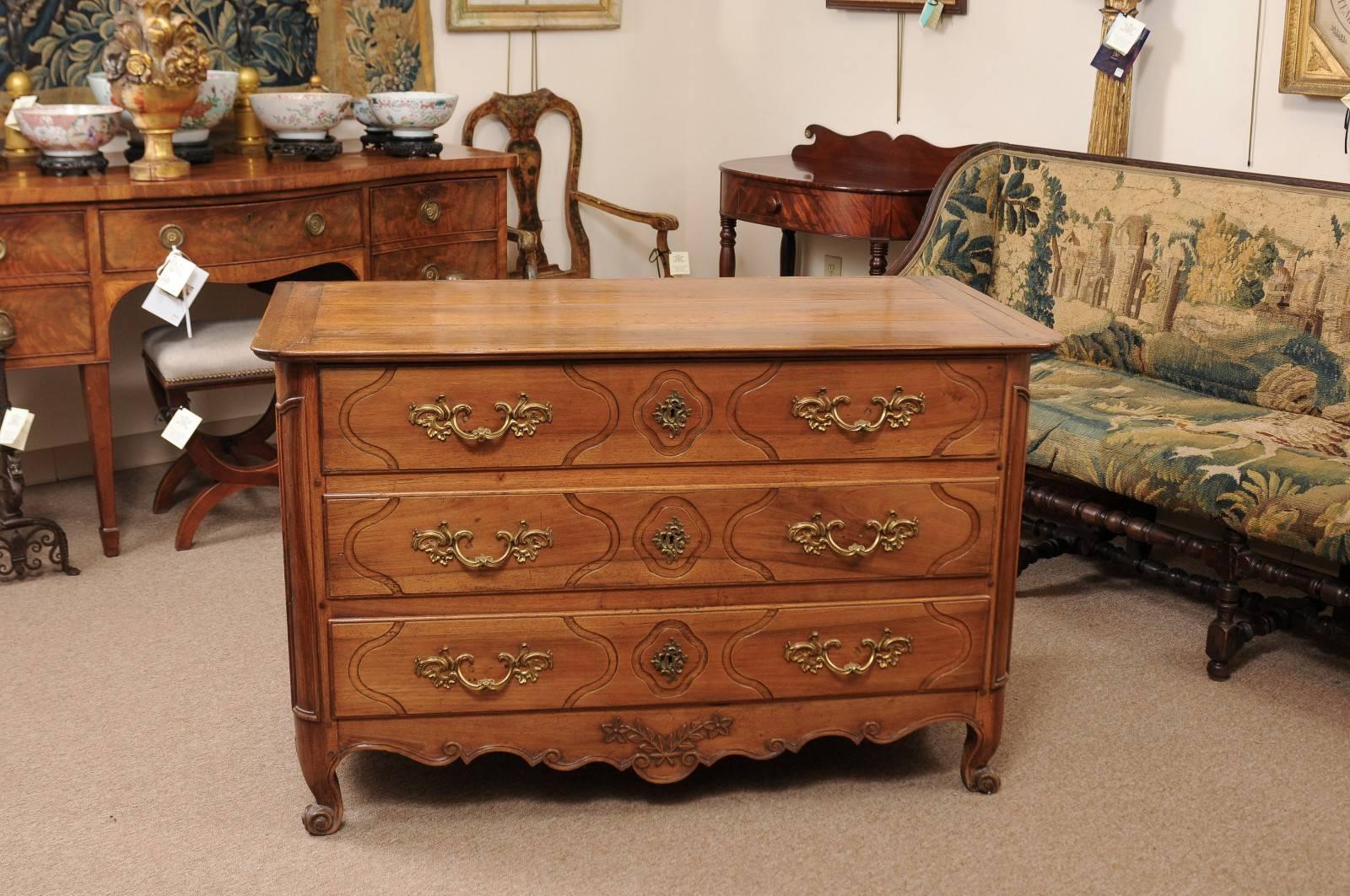 Louis XV Walnut Commode with 3 Drawers, France circa 1780 2