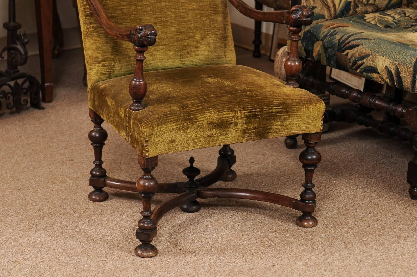 Early 18th Century Baroque Italian Walnut Armchair In Good Condition In Atlanta, GA