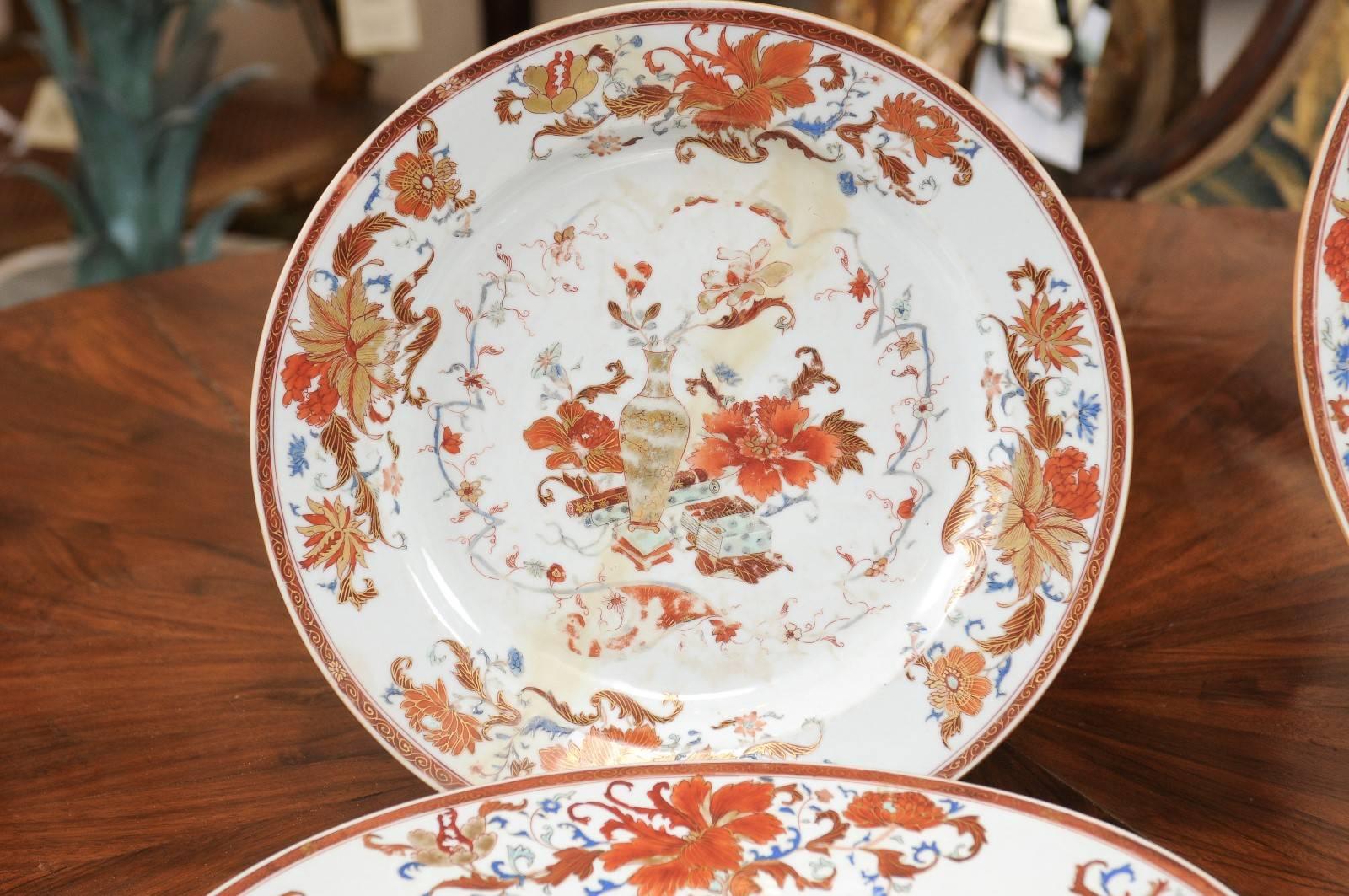 Set of 4 18th Century Chinese Export Imari Porcelain Chargers in 2 Sizes For Sale 2