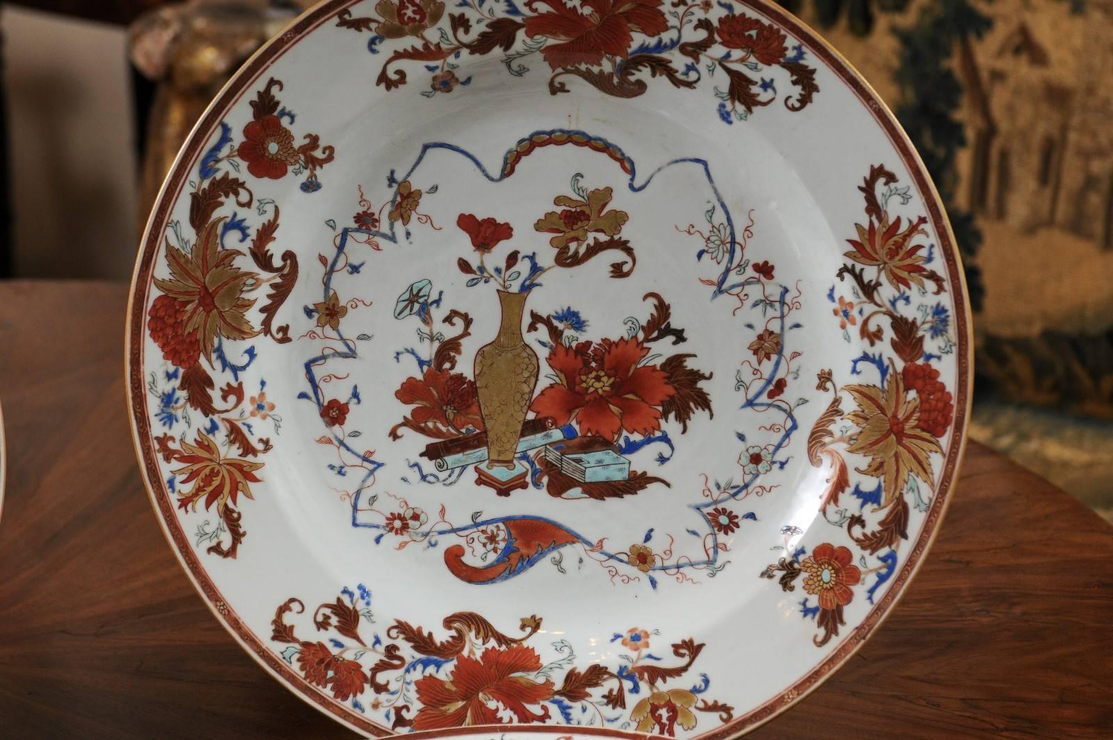 Set of 4 18th Century Chinese Export Imari Porcelain Chargers in 2 Sizes For Sale 1