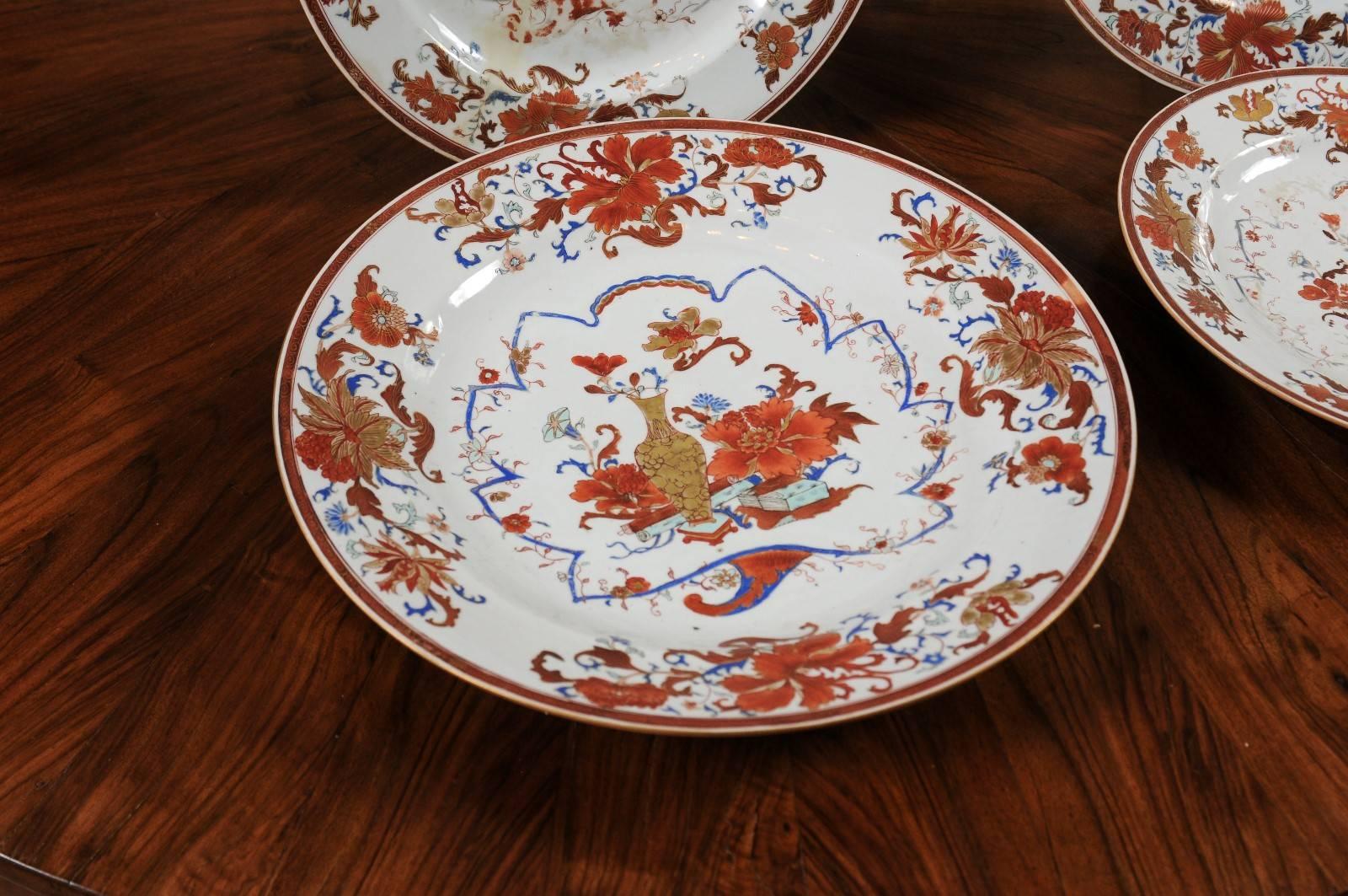 Set of 4 18th Century Chinese Export Imari Porcelain Chargers in 2 Sizes For Sale 3