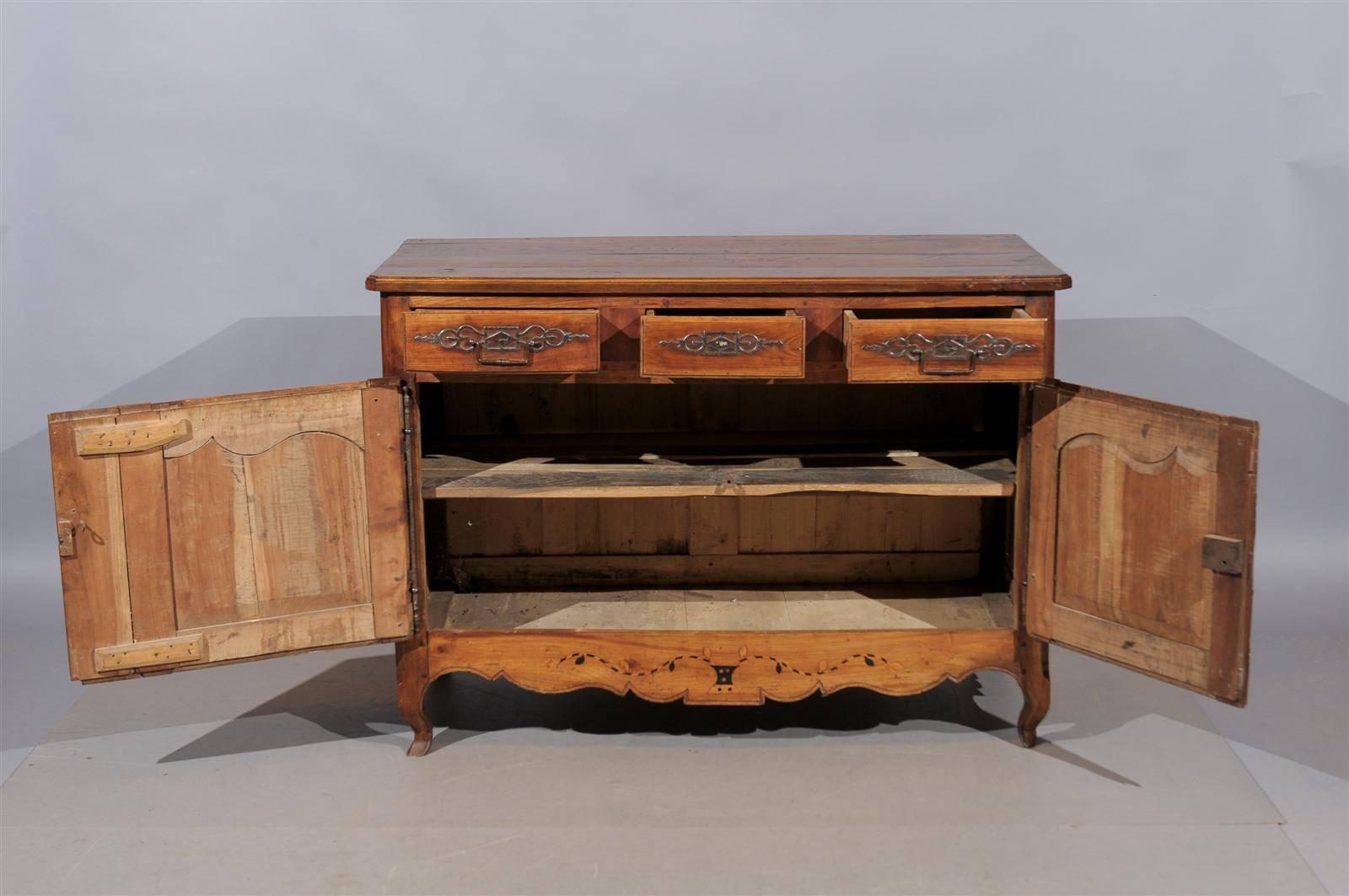 French Louis XV Style Fruitwood Buffet with Marquetry Inlay, circa 1820 In Excellent Condition For Sale In Atlanta, GA