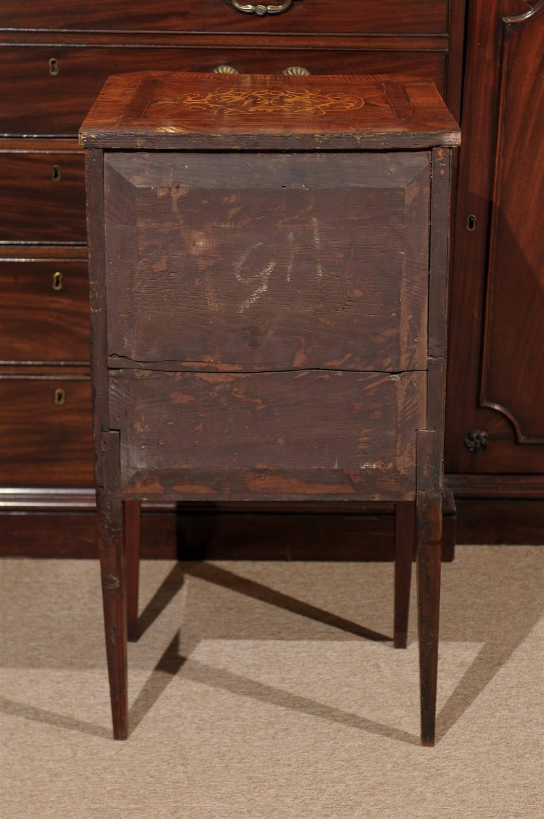 Italian 19th Century Petite Commode in Ash and Elm with Concave Front and Inlay 2
