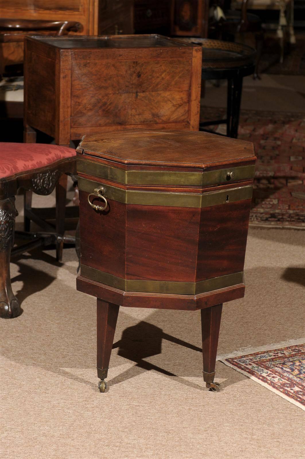 19th Century English Octagonal Mahogany and Brass Cellarette on Stand 6