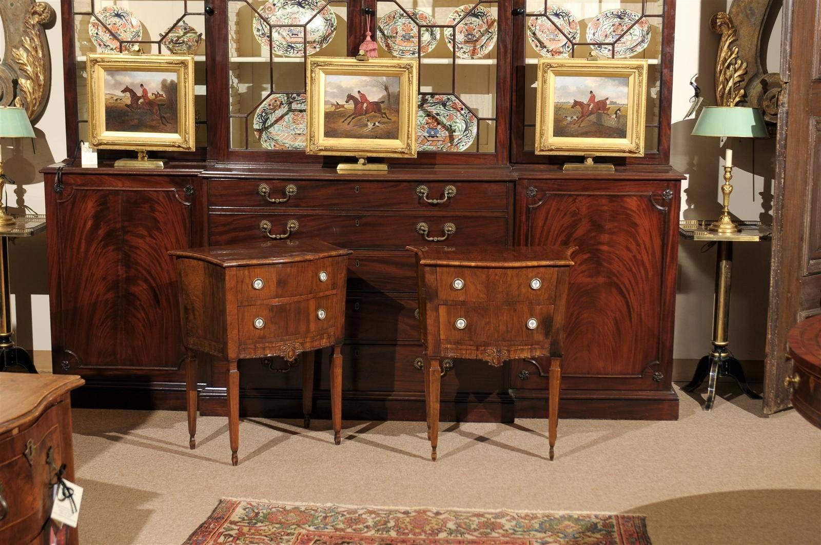 Pair of Walnut Italian Neoclassical Bedside Commodes, ca. 1790 In Excellent Condition In Atlanta, GA