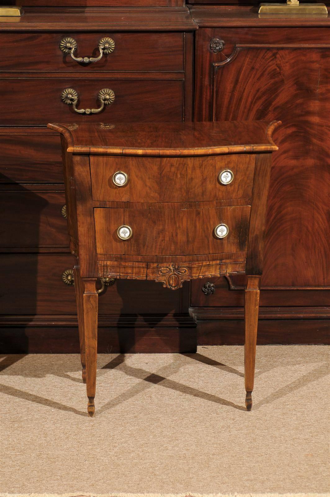 Pair of Walnut Italian Neoclassical Bedside Commodes, ca. 1790 2