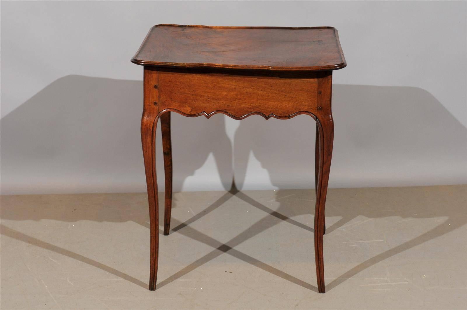 Louis XV French Walnut Square Side Table In Excellent Condition In Atlanta, GA
