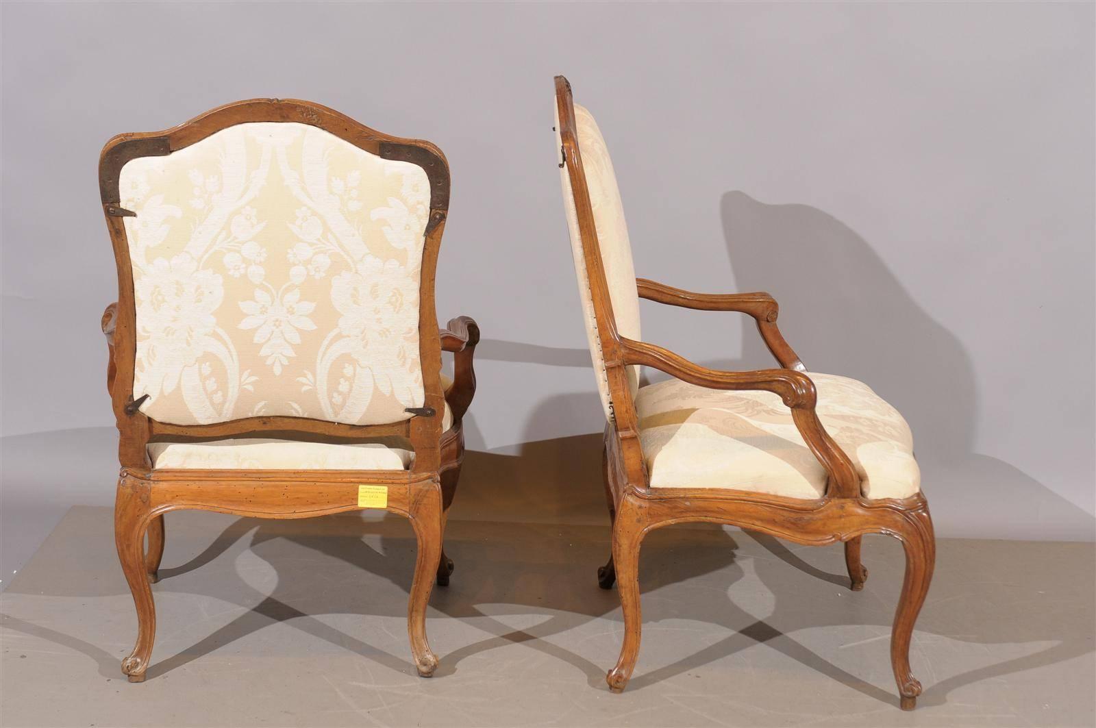 Pair of 18th Century Italian Walnut Armchairs from Genoa 2