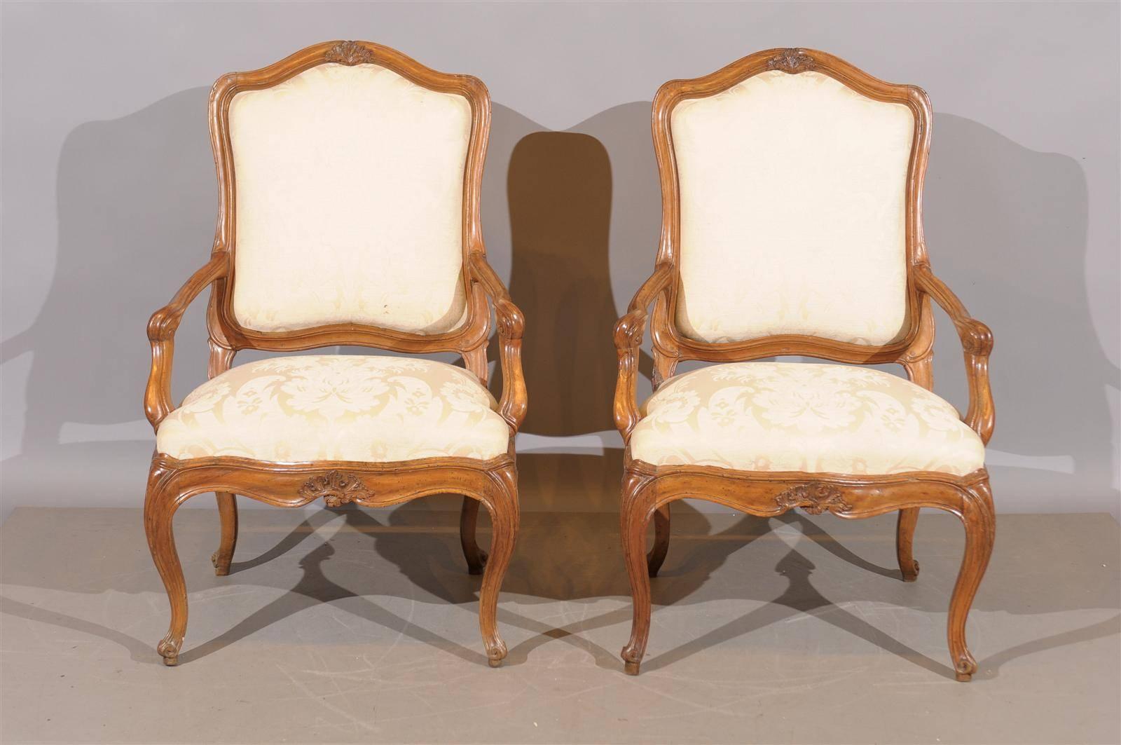 Pair of 18th Century Italian Walnut Armchairs from Genoa 5
