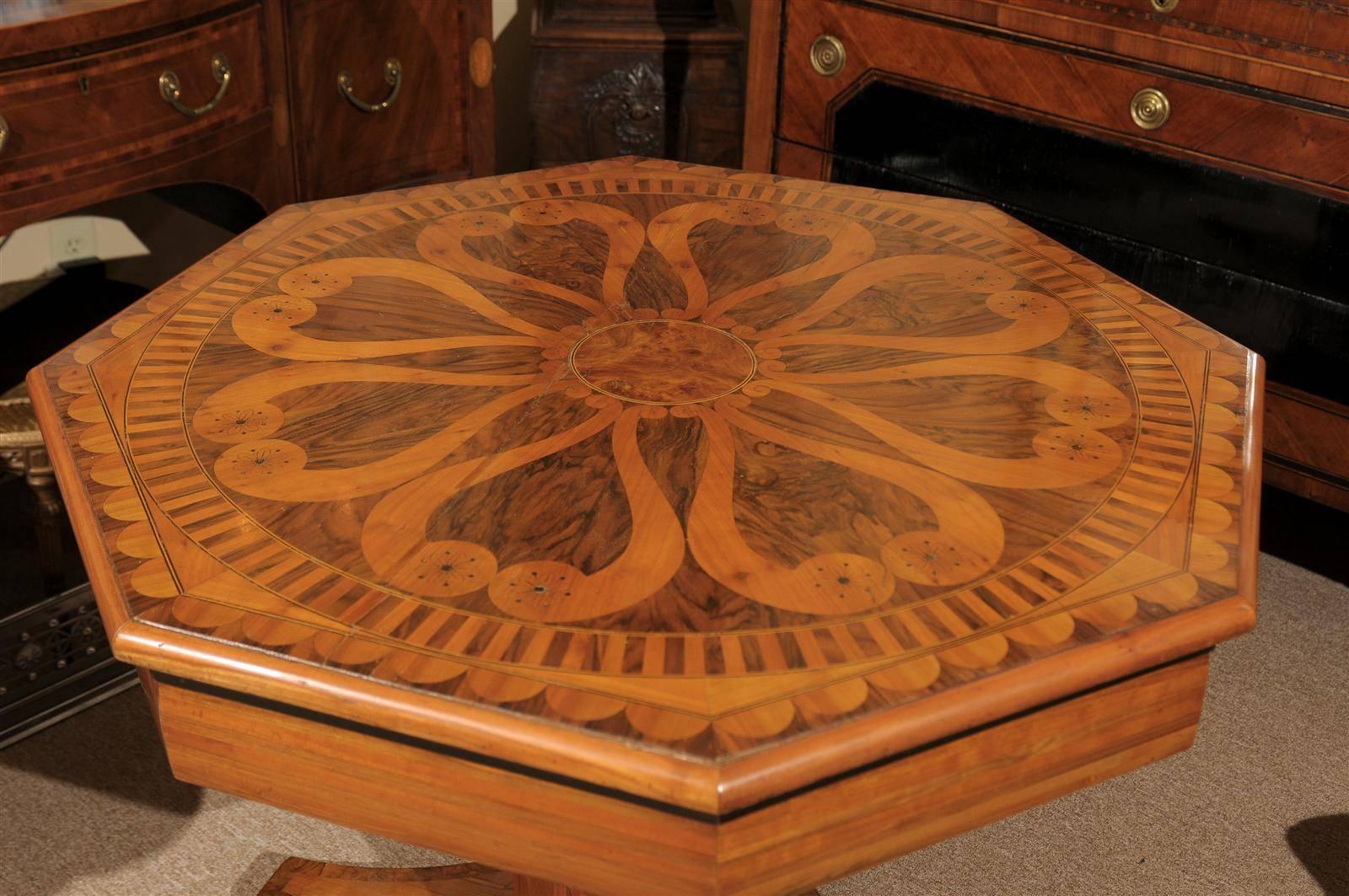 19th Century Italian Neoclassical Style Octagonal Center Table with Inlay For Sale 3