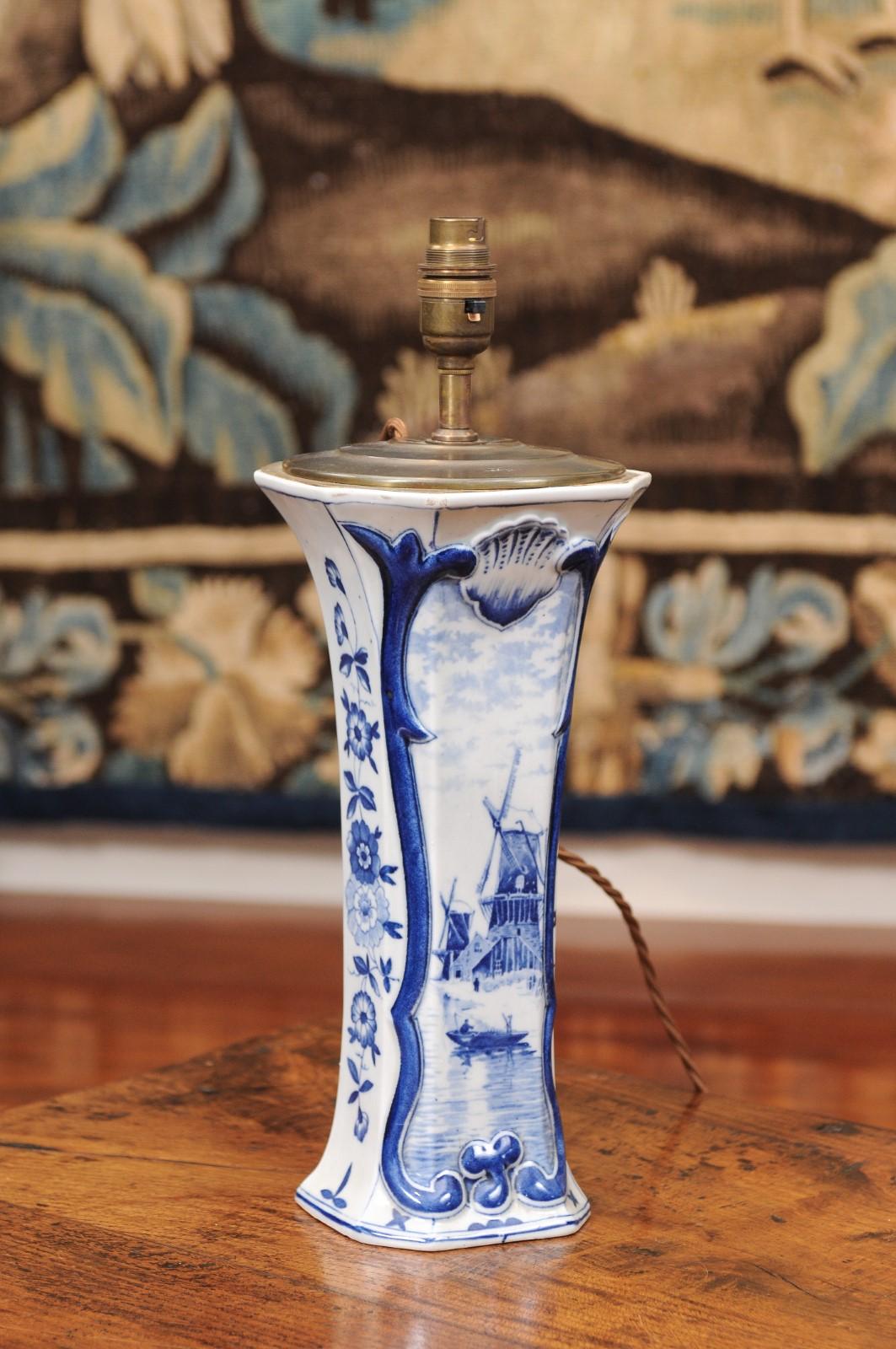 Gran jarrón de Delft azul y blanco del siglo XIX, cableado como lámpara en Bastante bueno estado para la venta en Atlanta, GA