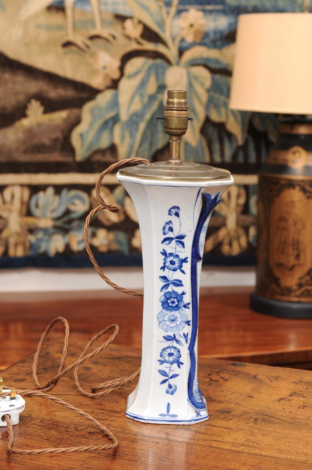 Gran jarrón de Delft azul y blanco del siglo XIX, cableado como lámpara en venta 1