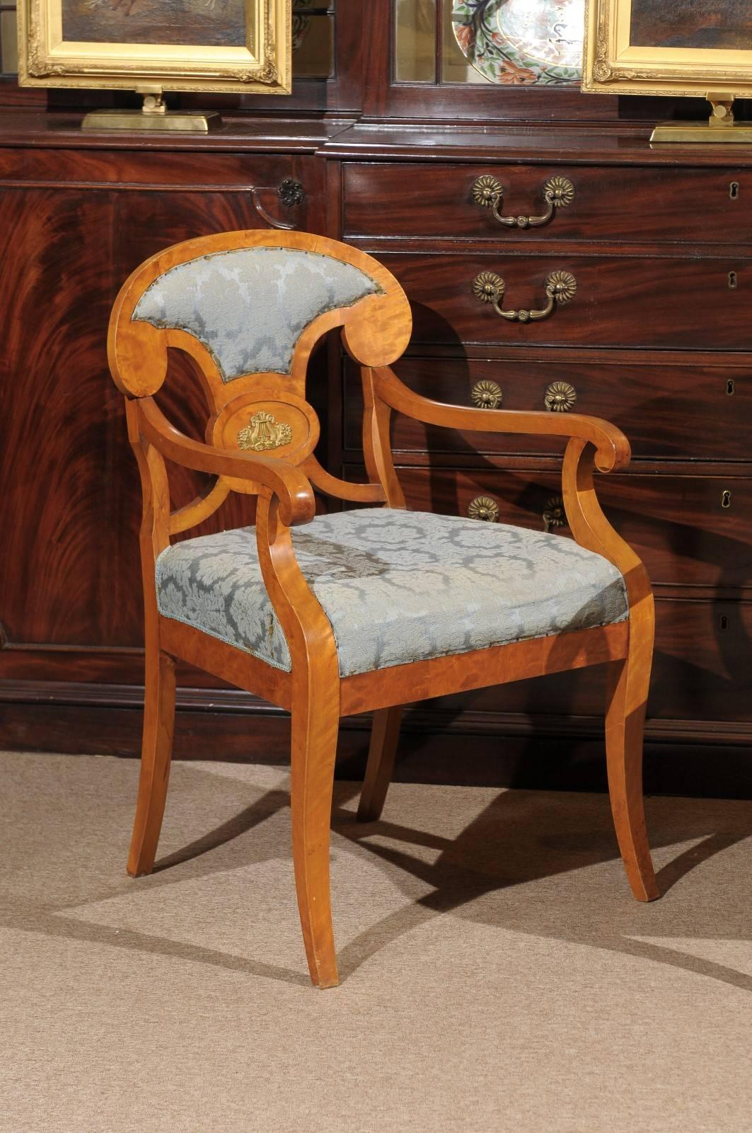 Pair of Biedermeier Style Armchairs in Maple, First Quarter of the 20th Century In Excellent Condition In Atlanta, GA