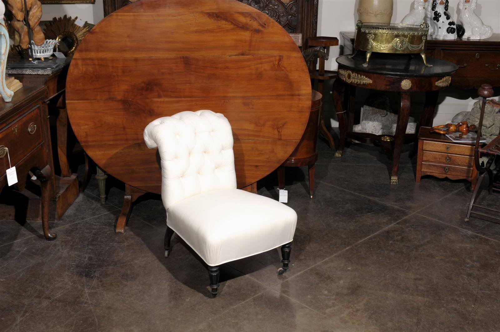  English Tufted Slipper Chair In Excellent Condition In Atlanta, GA