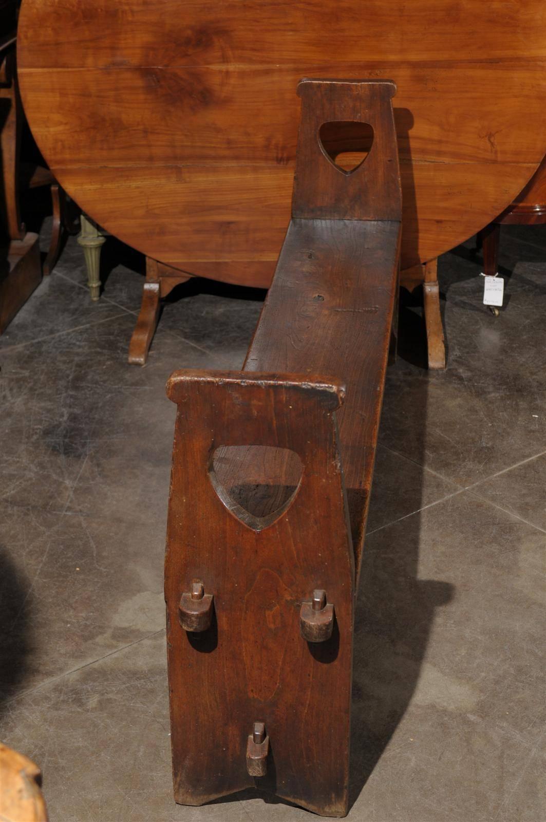 Narrow Tuscan Italian Wooden Bench with Stretcher from the Early 19th century In Good Condition For Sale In Atlanta, GA