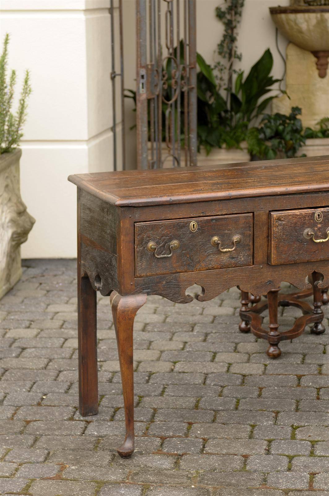 English Late 18th Century Oak Server with Three Drawers and Cabriole Legs For Sale 2