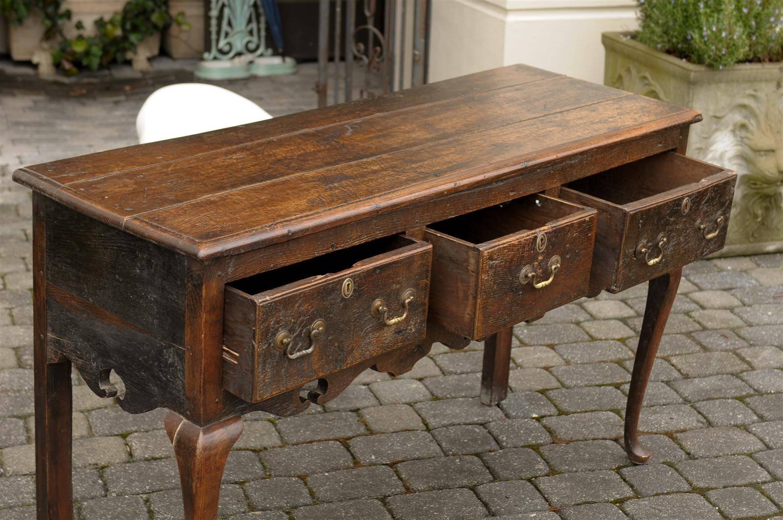 English Late 18th Century Oak Server with Three Drawers and Cabriole Legs For Sale 4